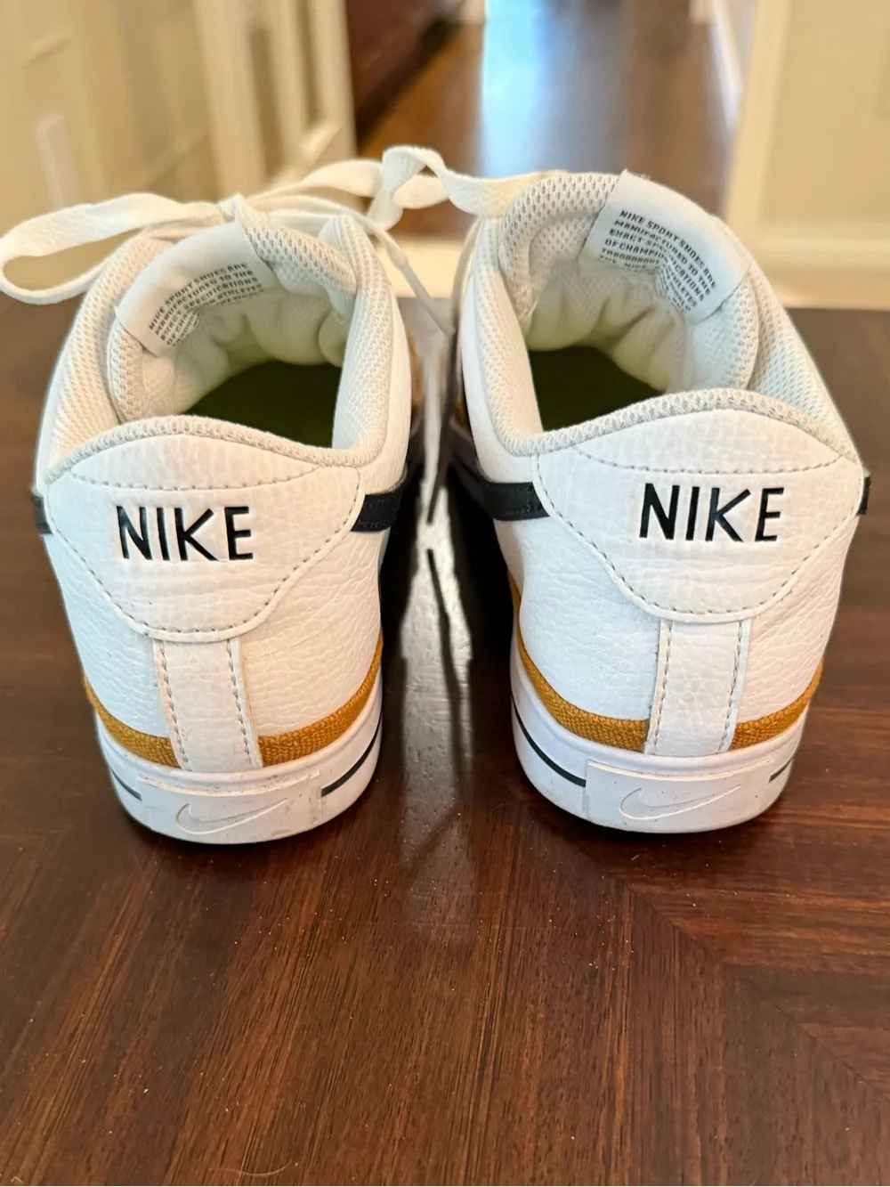 Nike court legacy